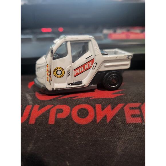 2014 Matchbox MBX City White Police MBV978 Meter Maid Pick-Up Die-Cast Vehicle - Picture 1 of 6